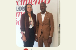 Formando do Programa CRIAR em fotografia com a sua mentora na PUMANGOL