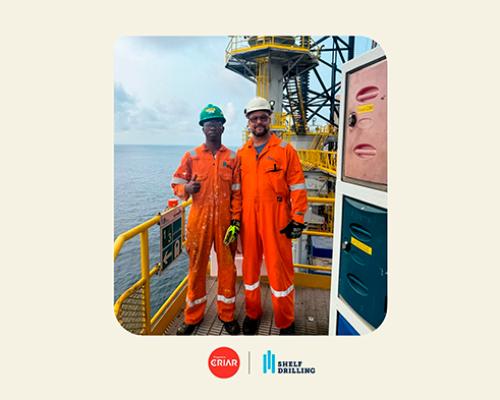 Antigo formando do Programa CRIAR numa foto com o seu Mentor